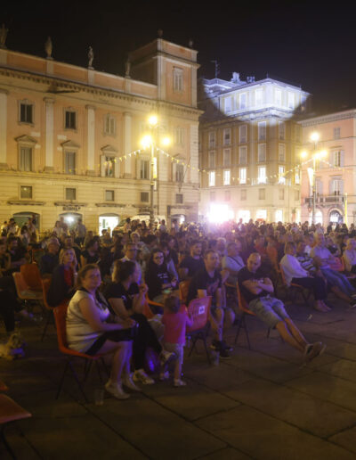 Pubblico numeroso in piazza durante un concerto della stagione 2023/24 di ArteMusica Piacenza